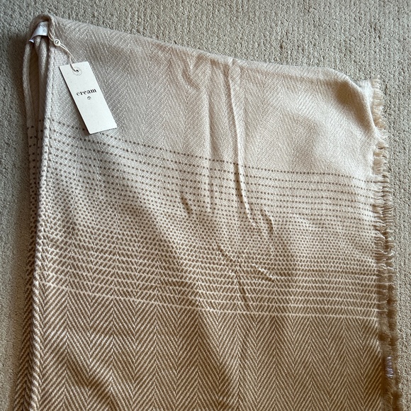 Poncho or cape - Picture 1 of 3